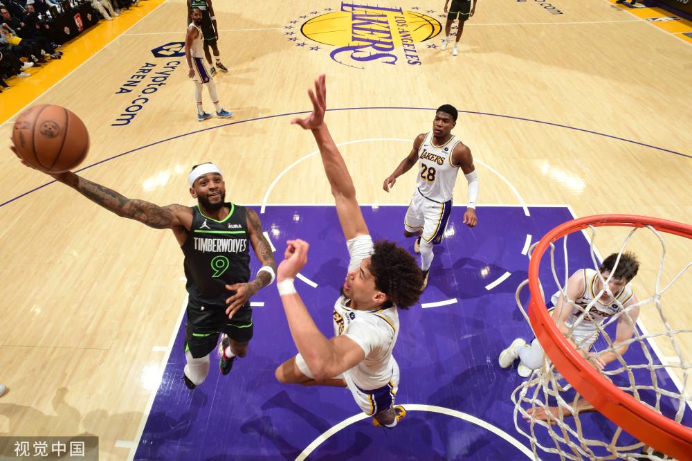 场上独占鳌 场上独占鳌