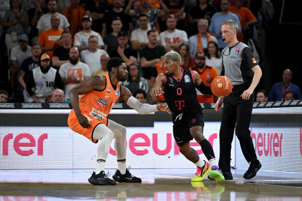 地进行比赛 地进行比赛