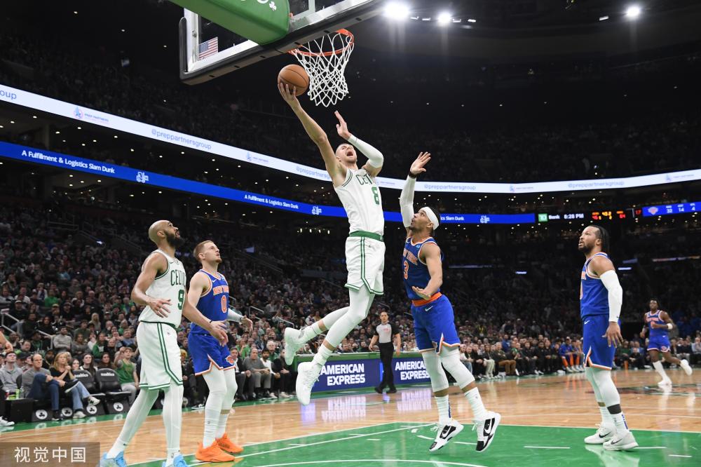 英跑者冲过 英跑者冲过